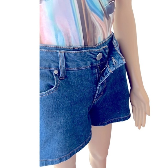 𝅺Faded Glory jean shorts - Picture 3 of 8